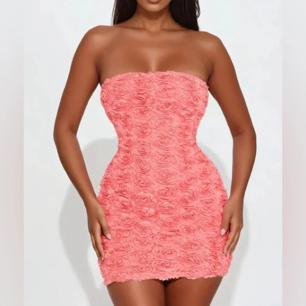 ⭐️FINAL PRICE Strapless Rose Dress - Picture 1 of 4